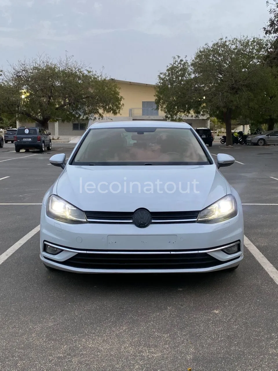 Volkswagen Golf 7 1.5 TSI 2018 - 49 000 km - Venant — photo 2, Dakar