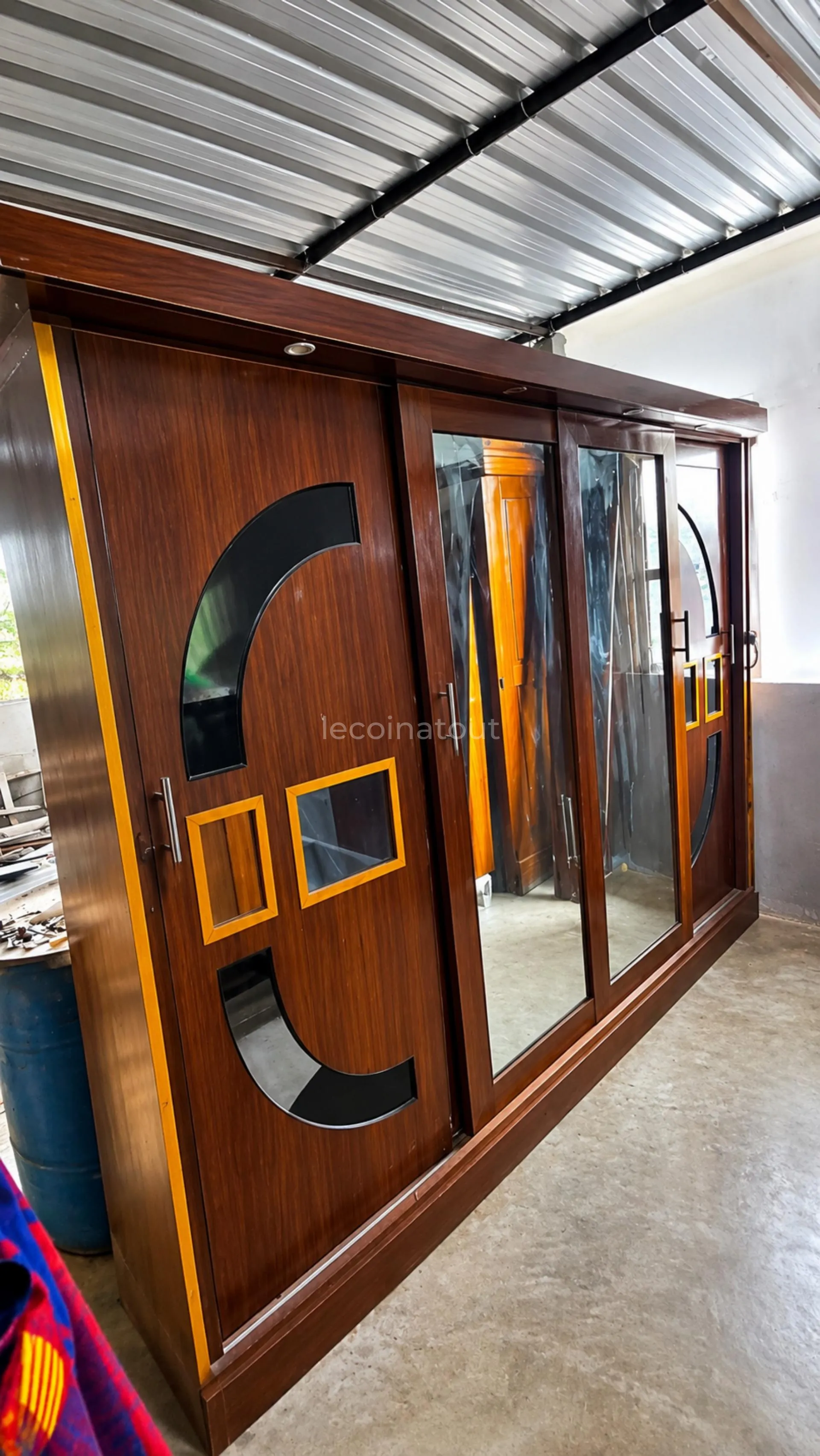 Armoire Moderne Design Bois et Miroir 4 Portes Coulissantes - Neuf — photo 1, Dakar