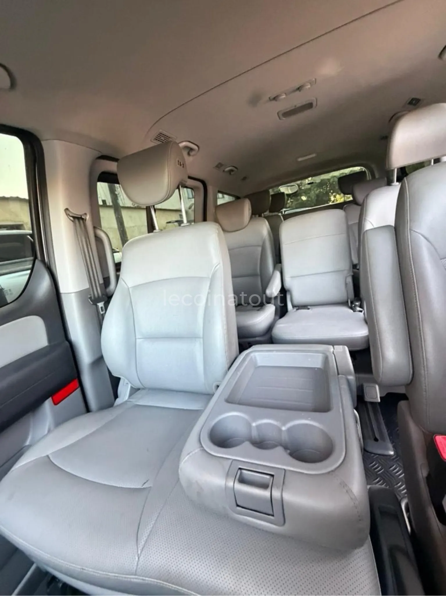 HYUNDAI GRAND STAREX — photo 1, Dakar