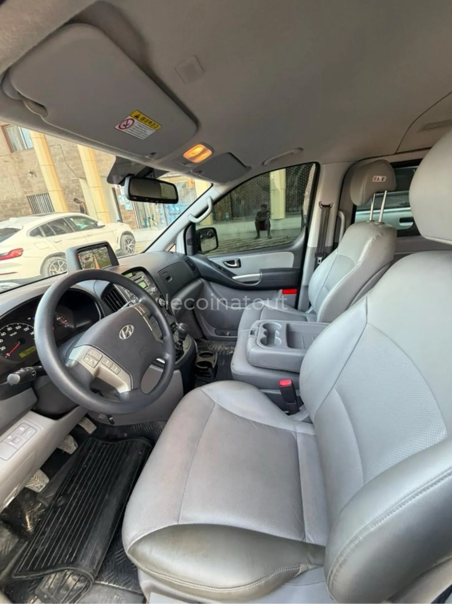 HYUNDAI GRAND STAREX — photo 2, Dakar