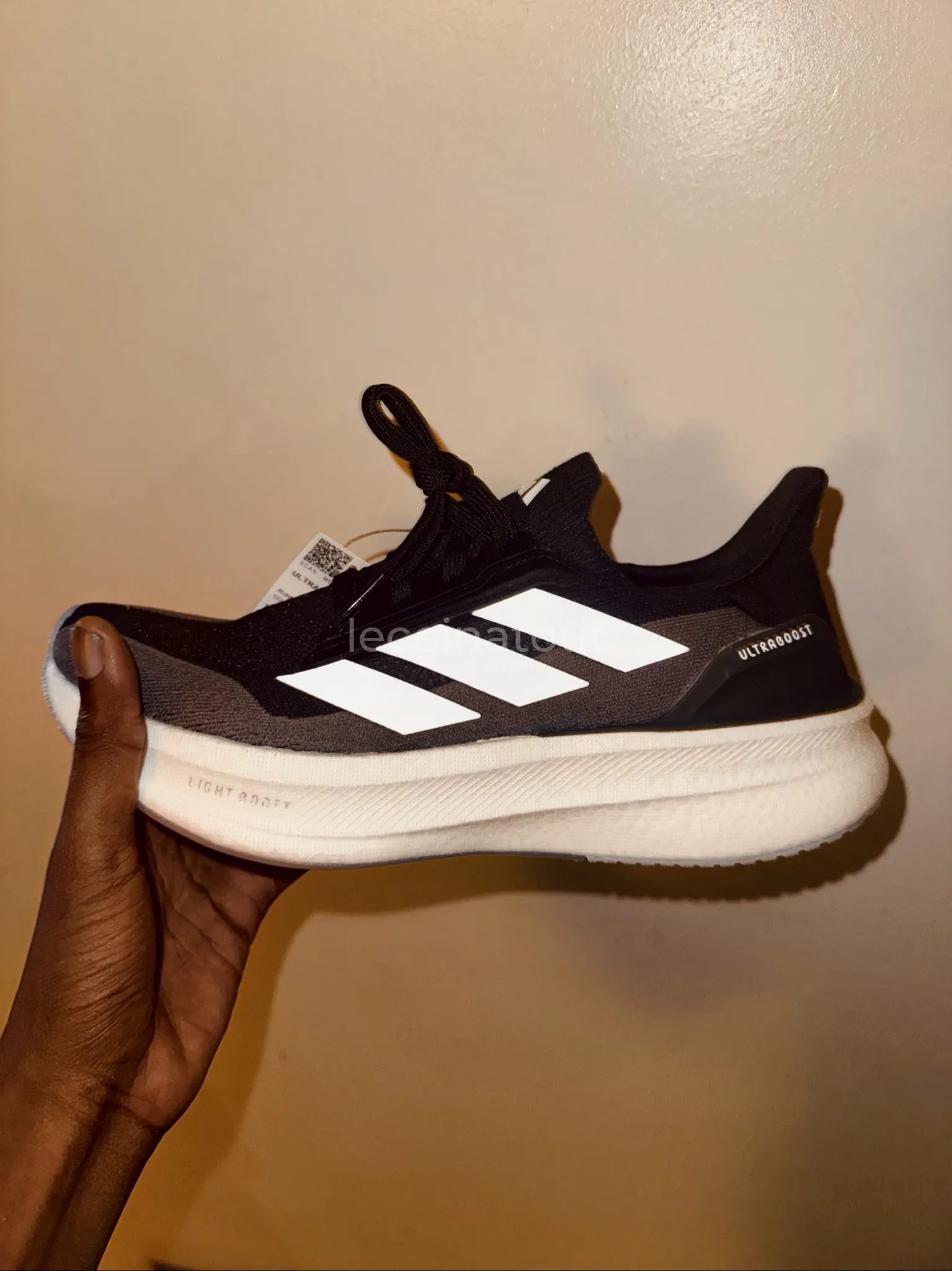 adidas Ultraboost 5X (coloris Core Black / Cloud White / Carbon, style IH3110 ou IH3102). Caractéristiques principales : • Modèle : adidas Ultraboost 5X • Coloris : Noir, blanc et carbone (Core Black / Cloud White / Carbon) • Technologie : Semelle inte — photo 1, Dakar