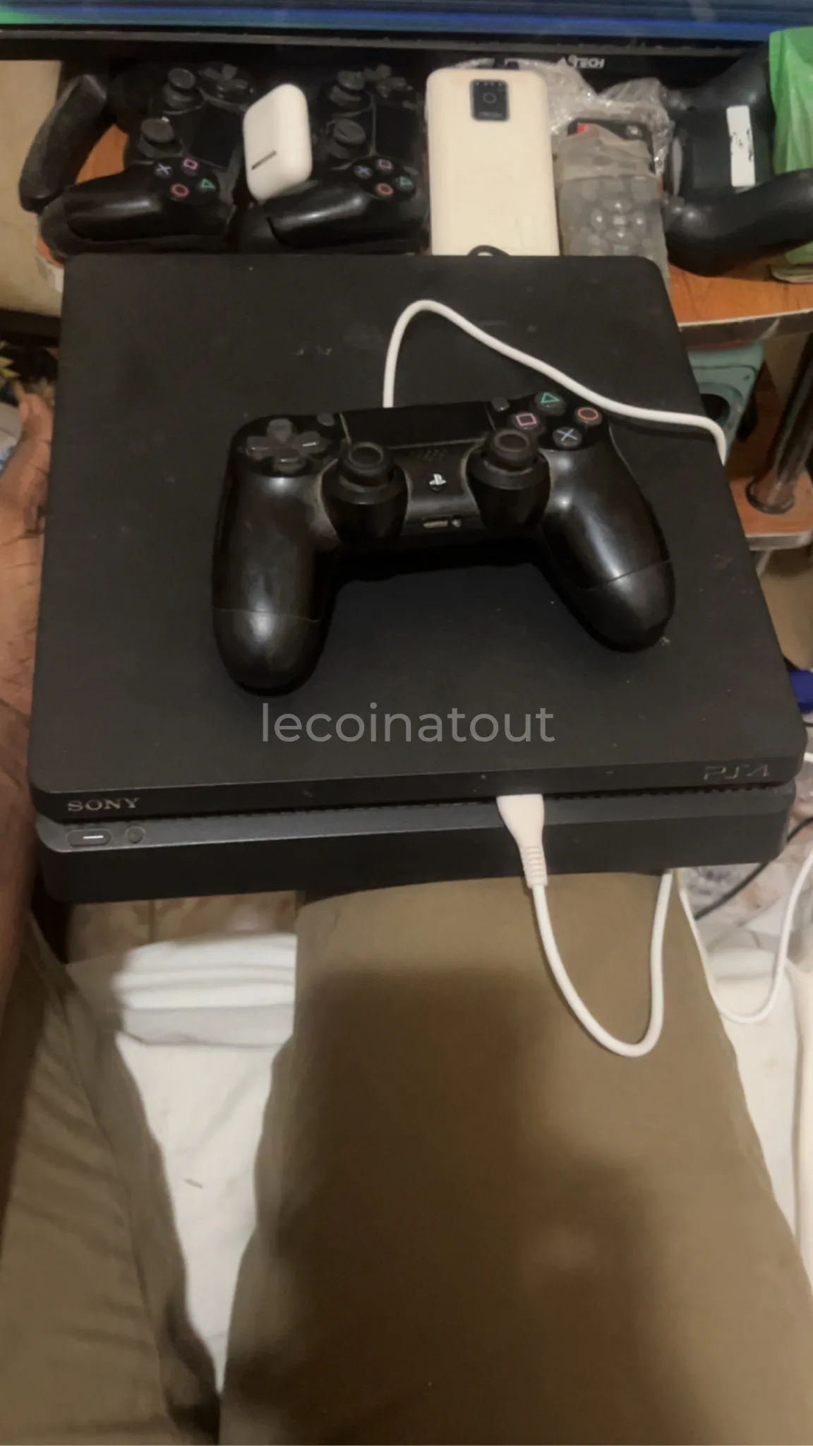 PLAYSTATION 4 SLIM — photo 1, Guédiawaye