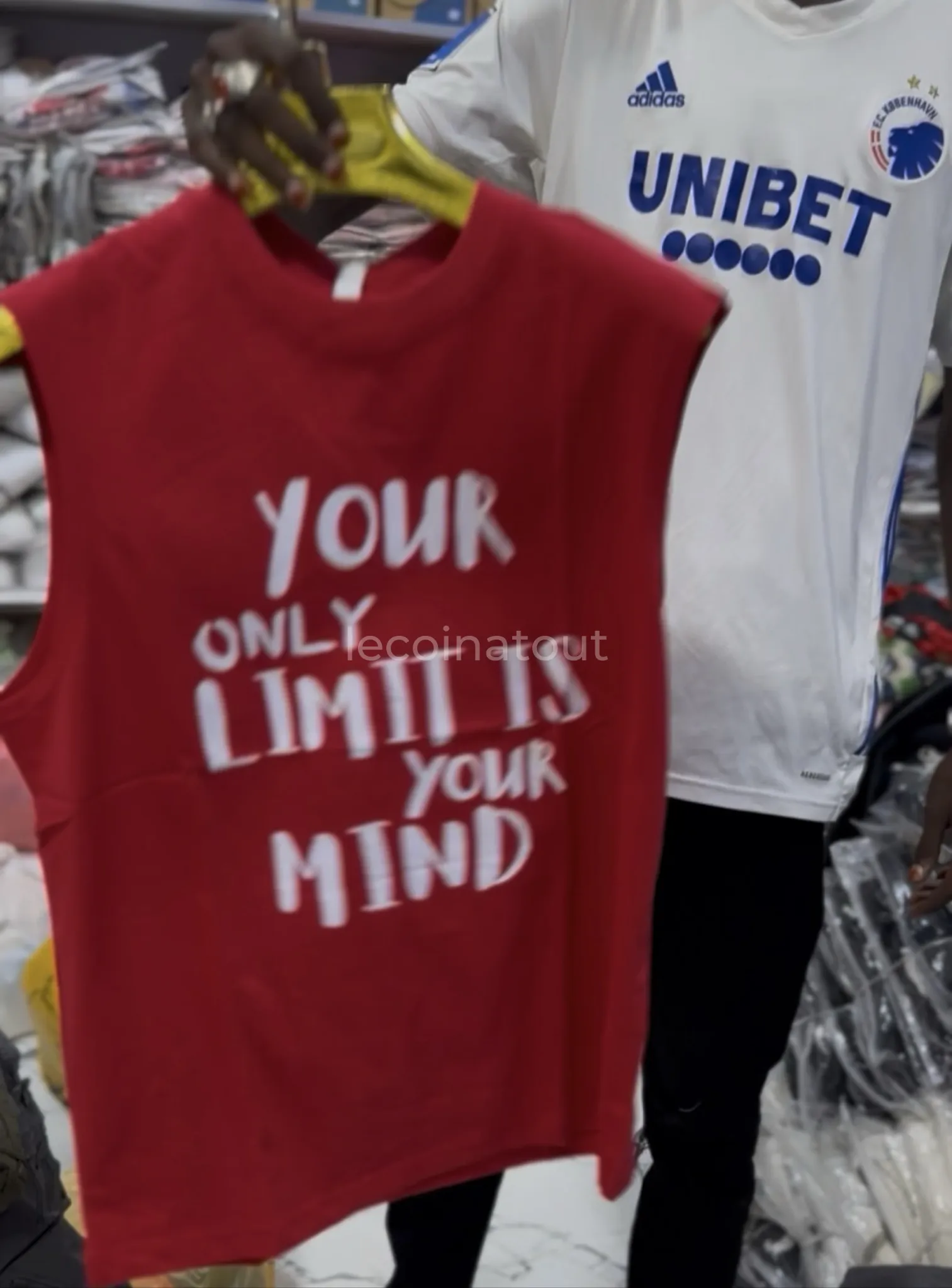 T-shirt et débardeur — photo 2, Dakar