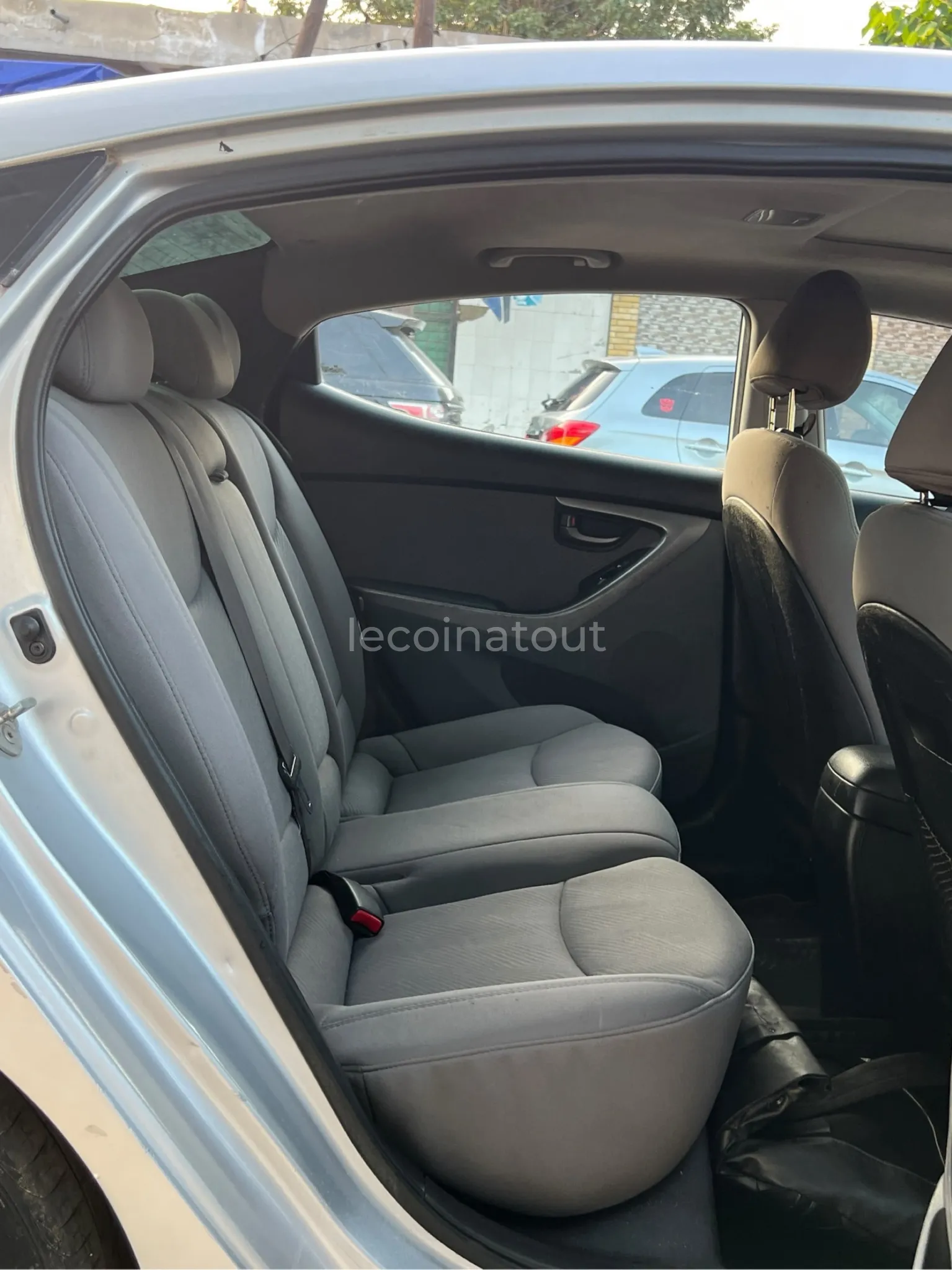 Marque : *HYUNDAI*  Modèle : *Elantra* Année :  *2014* Carburant: essence ⛽️  Boite vitesse : Automatique essence — photo 10, Dakar