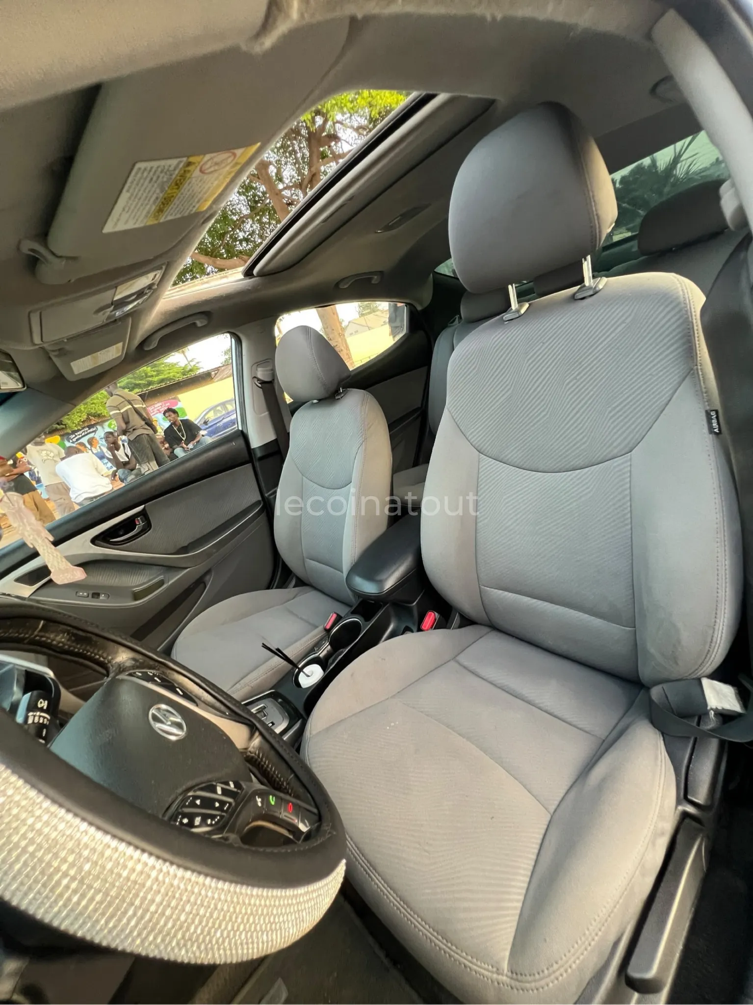 Marque : *HYUNDAI*  Modèle : *Elantra* Année :  *2014* Carburant: essence ⛽️  Boite vitesse : Automatique essence — photo 9, Dakar