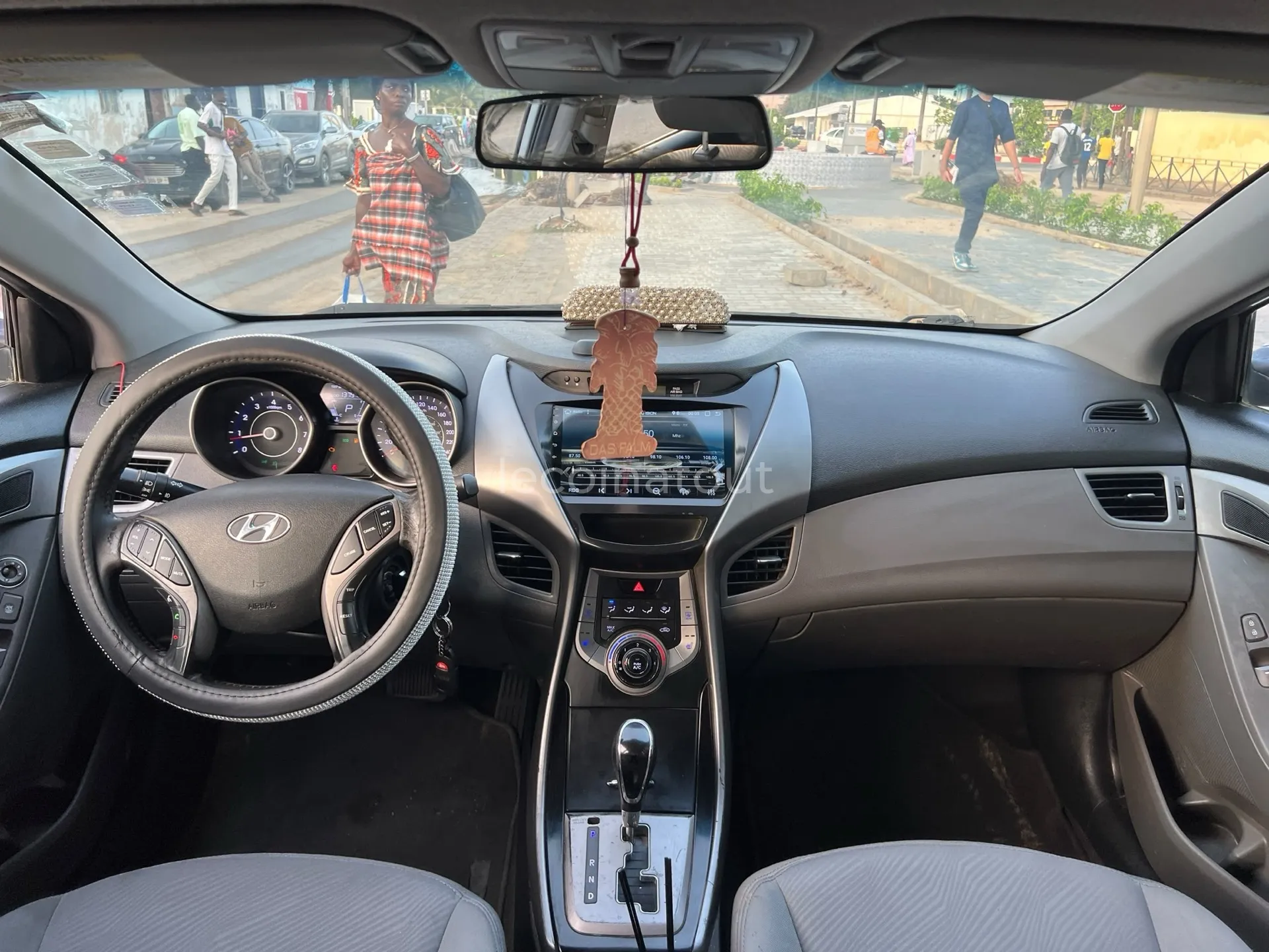 Marque : *HYUNDAI*  Modèle : *Elantra* Année :  *2014* Carburant: essence ⛽️  Boite vitesse : Automatique essence — photo 6, Dakar