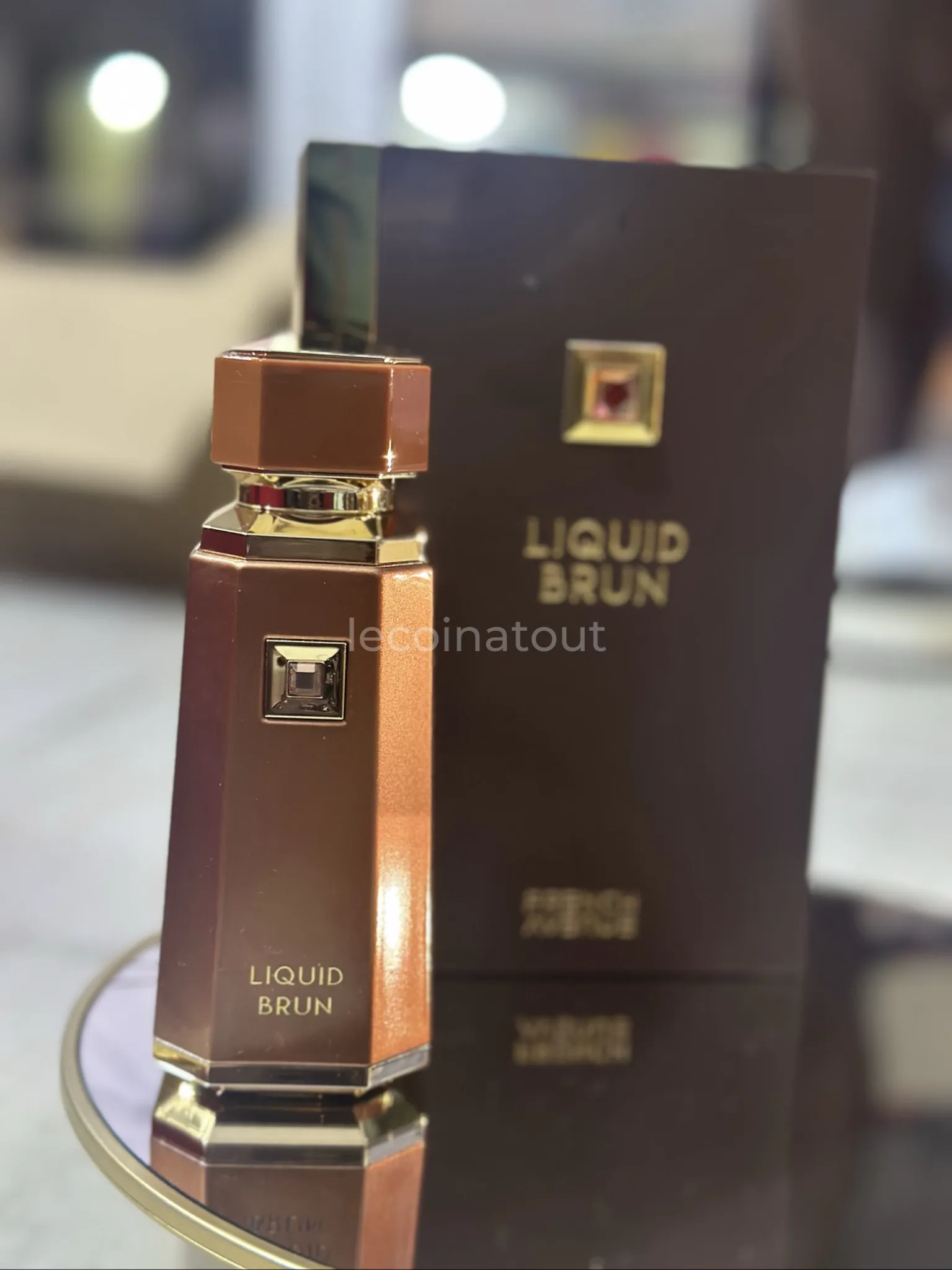 Liquide Brun — photo 2, Dakar