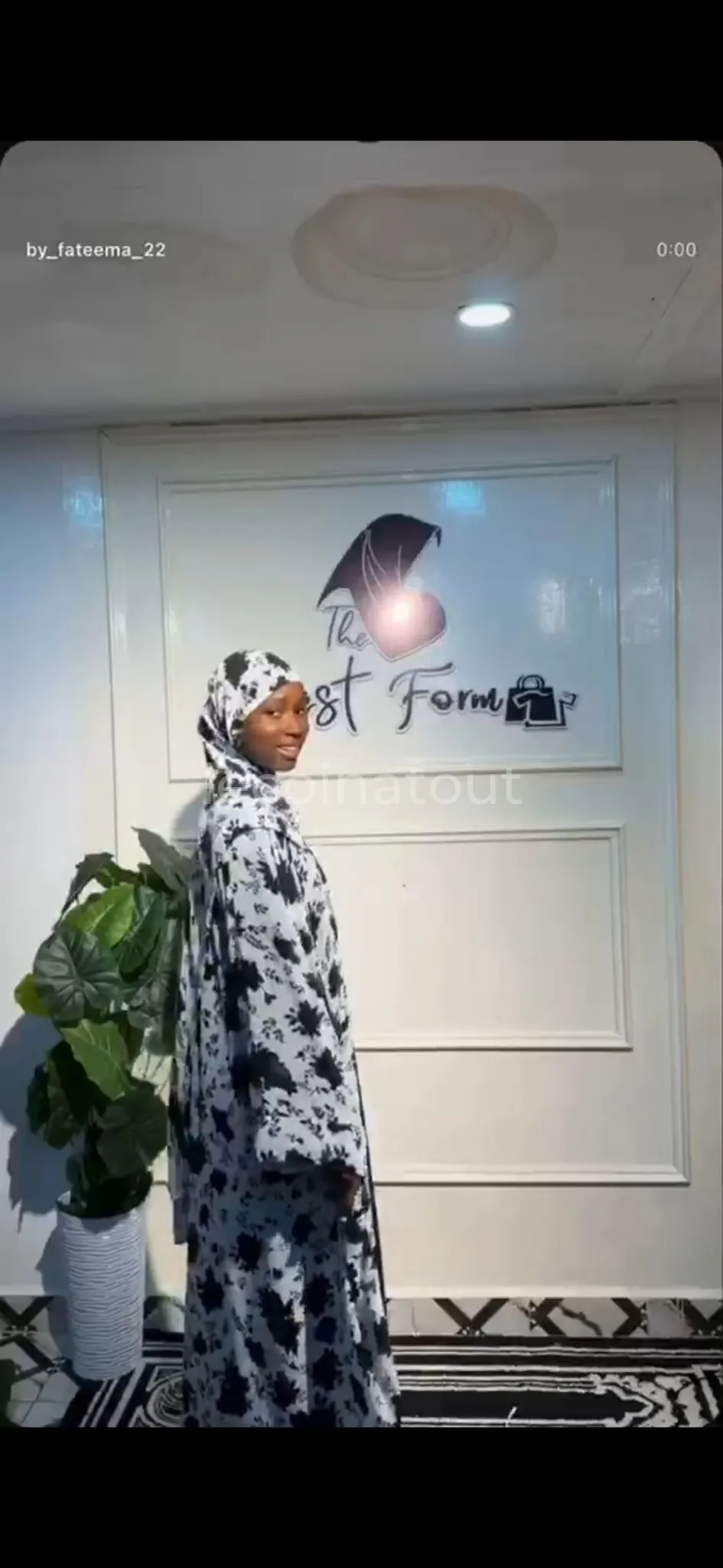 Abaya chic noir et blanc – Style élégant et moderne 🖤🤍 les deus à 13000 — photo 1, Rufisque