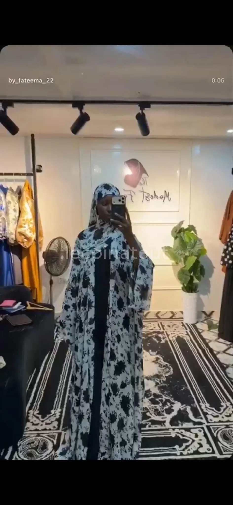 Abaya chic noir et blanc – Style élégant et moderne 🖤🤍 les deus à 13000 — photo 2, Rufisque