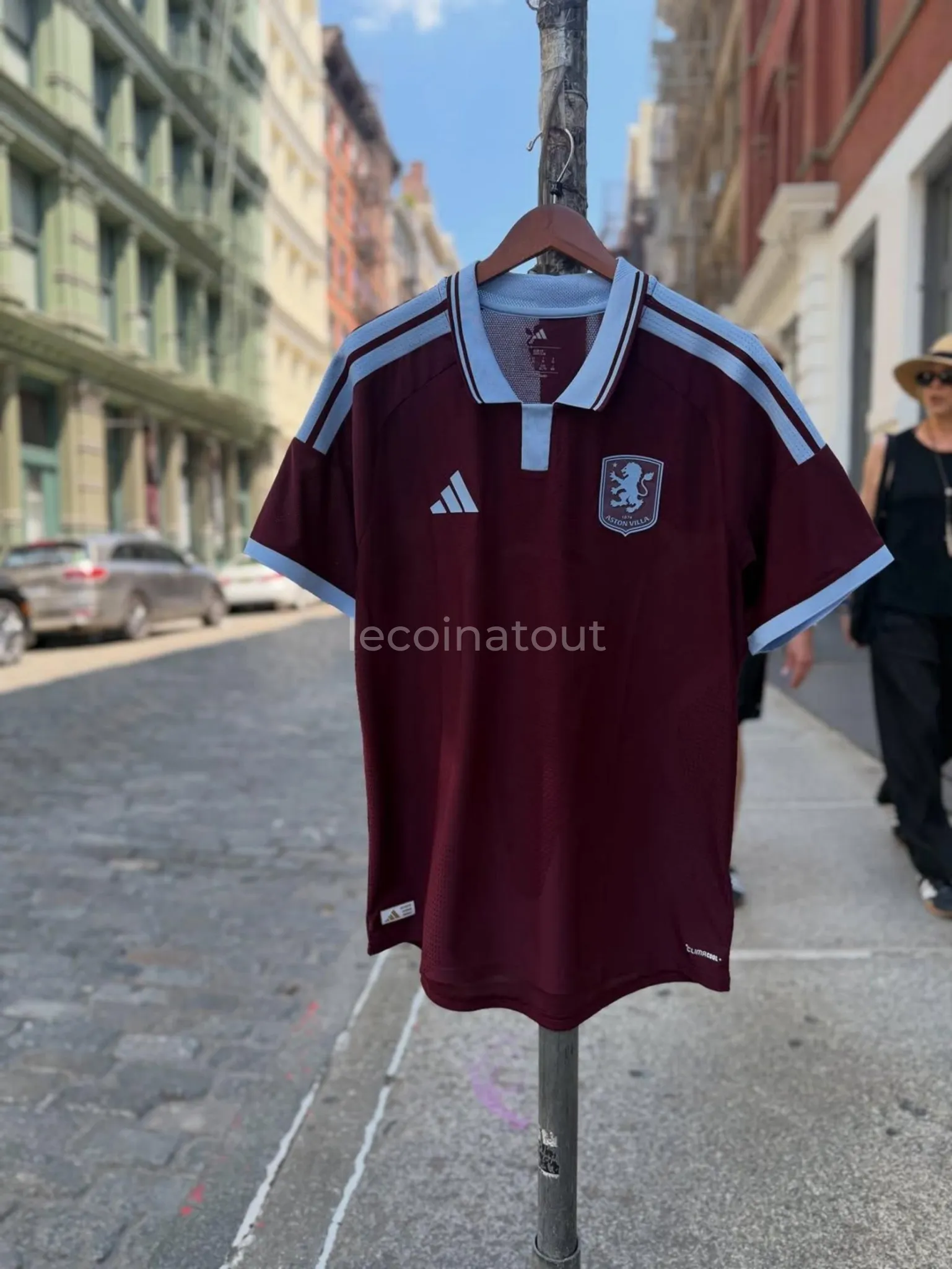 Maillot d’Aston Villa — photo 1, Pikine