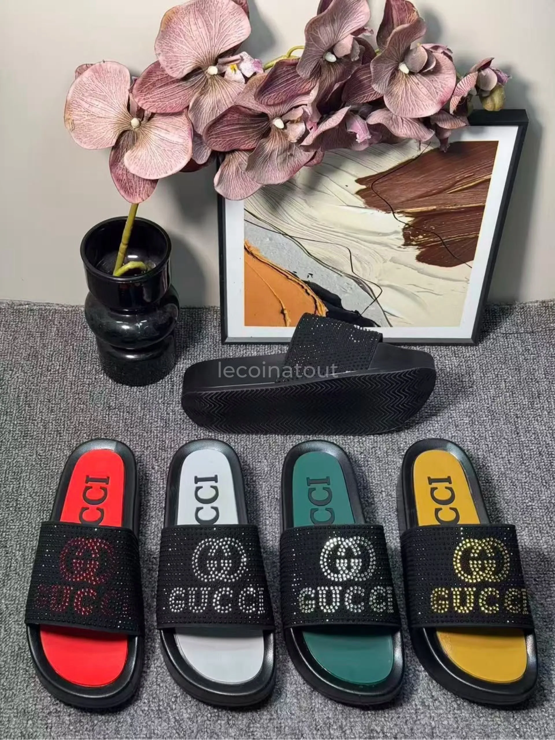 Claquettes Gucci strass plateforme, noir, rouge, blanc, vert, jaune — photo 1, Yeumbeul